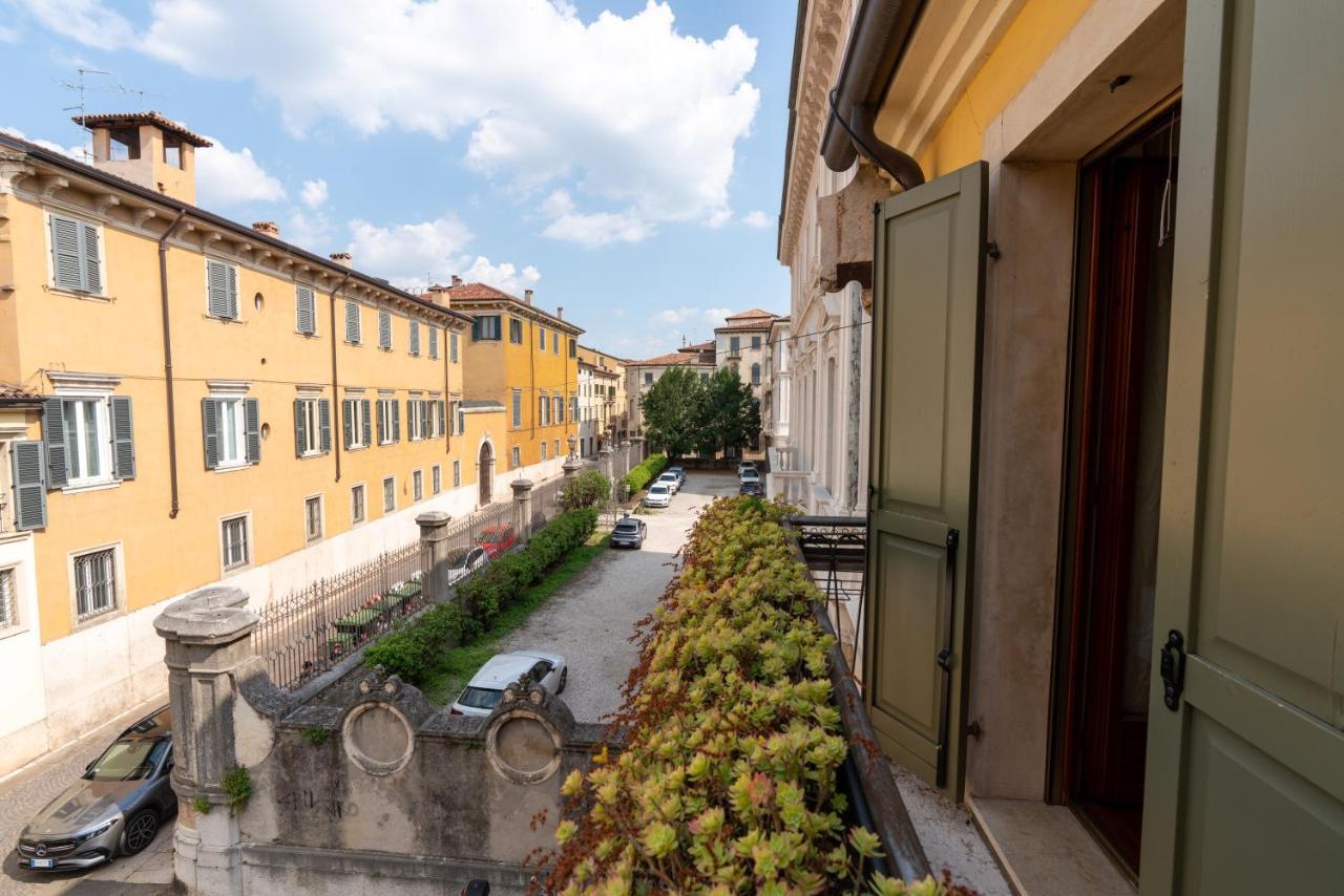Ferienwohnung Terrazza Garibaldi By Postcardsfrom Verona Exterior foto