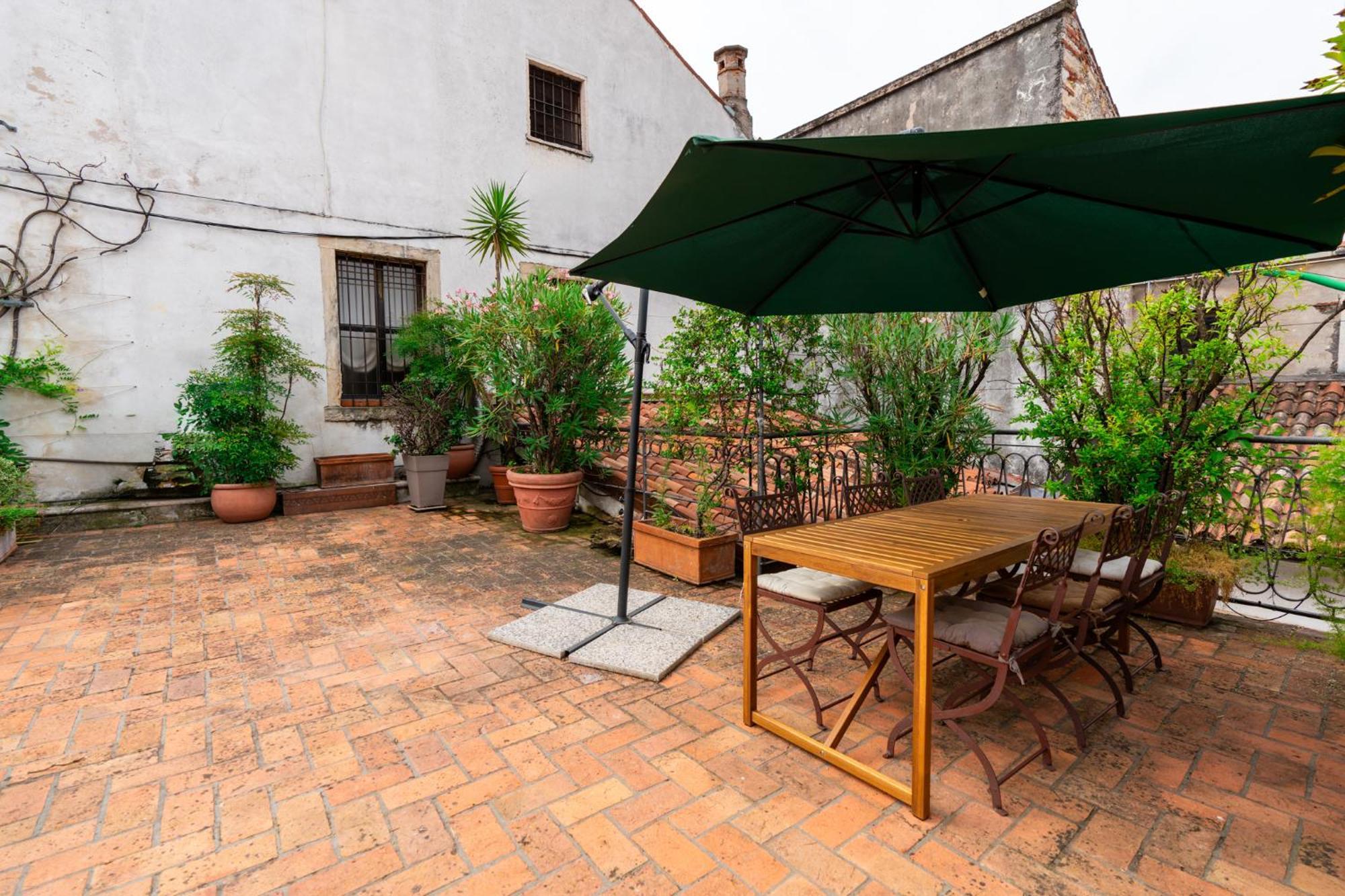 Ferienwohnung Terrazza Garibaldi By Postcardsfrom Verona Exterior foto