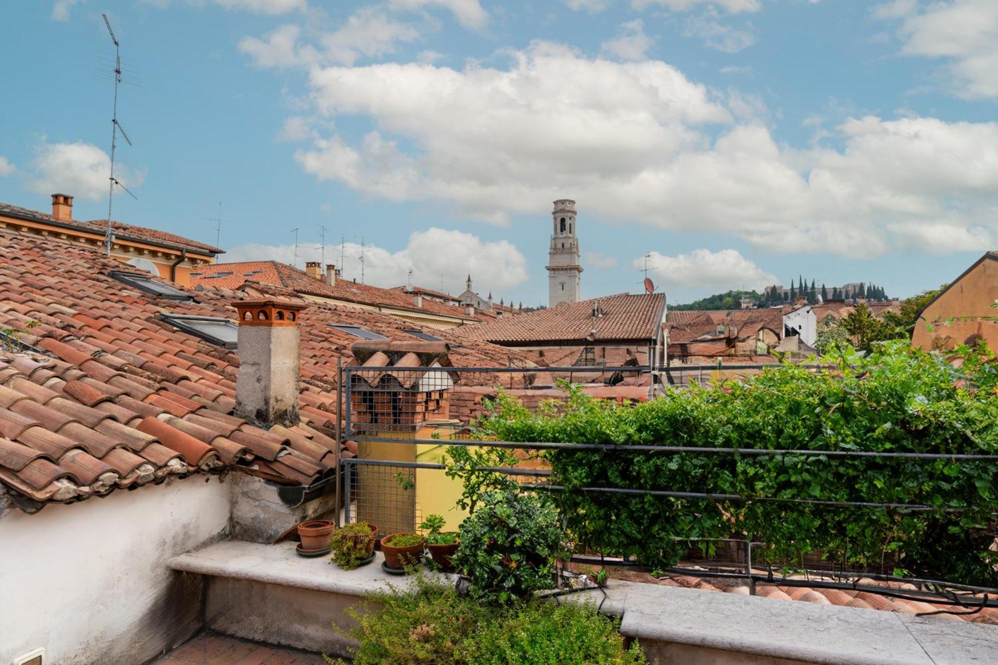 Ferienwohnung Terrazza Garibaldi By Postcardsfrom Verona Exterior foto