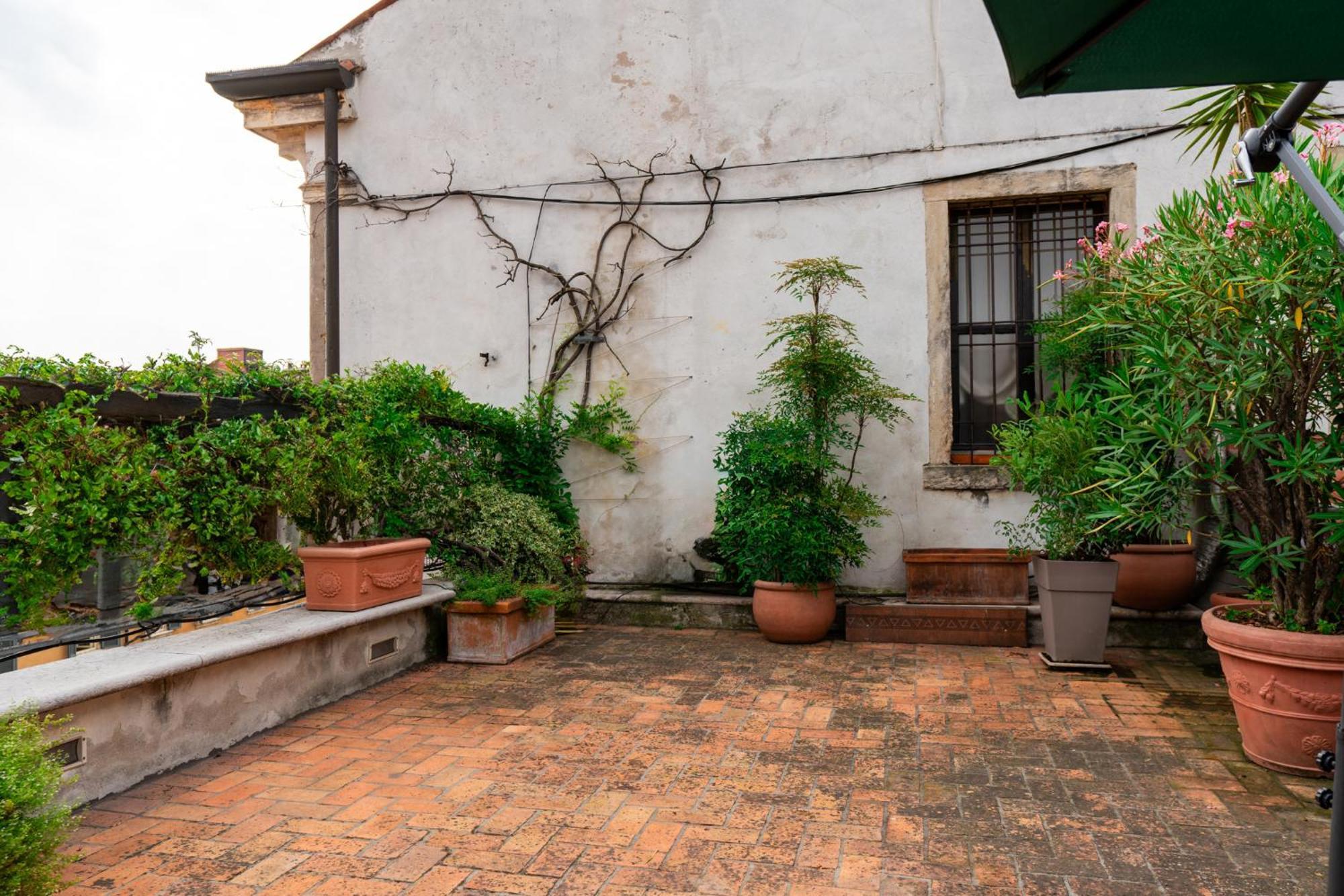 Ferienwohnung Terrazza Garibaldi By Postcardsfrom Verona Exterior foto