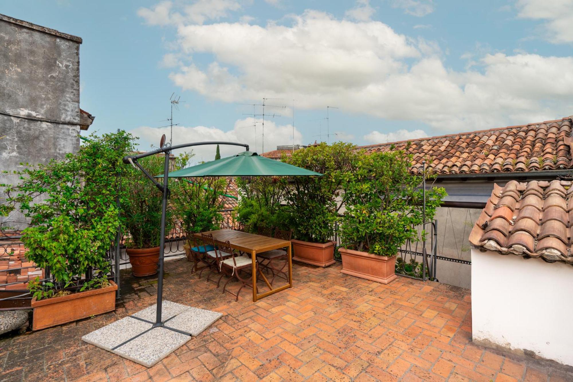 Ferienwohnung Terrazza Garibaldi By Postcardsfrom Verona Exterior foto