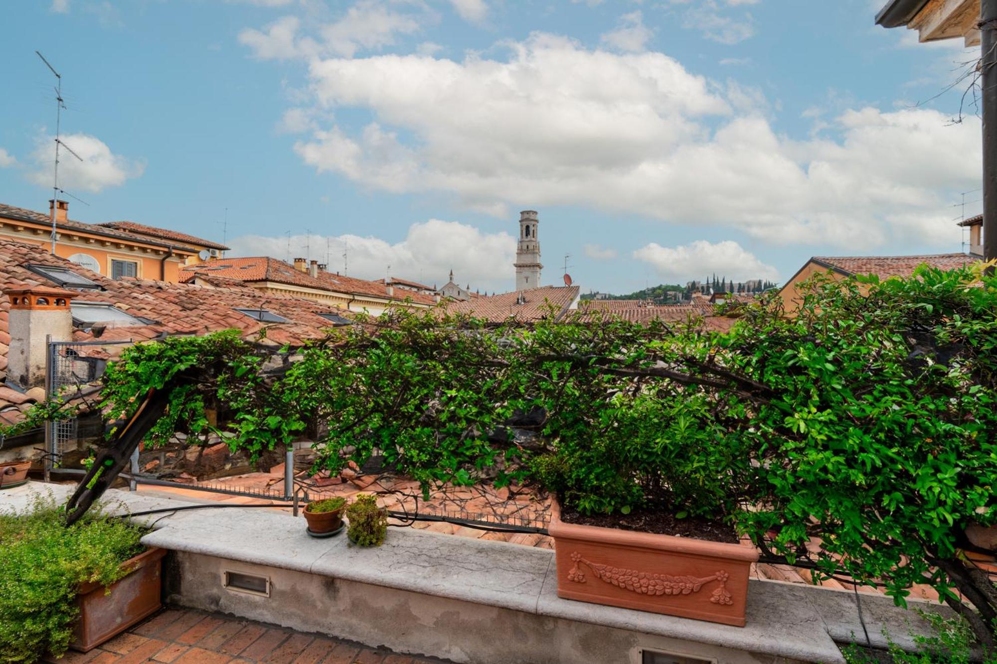 Ferienwohnung Terrazza Garibaldi By Postcardsfrom Verona Exterior foto