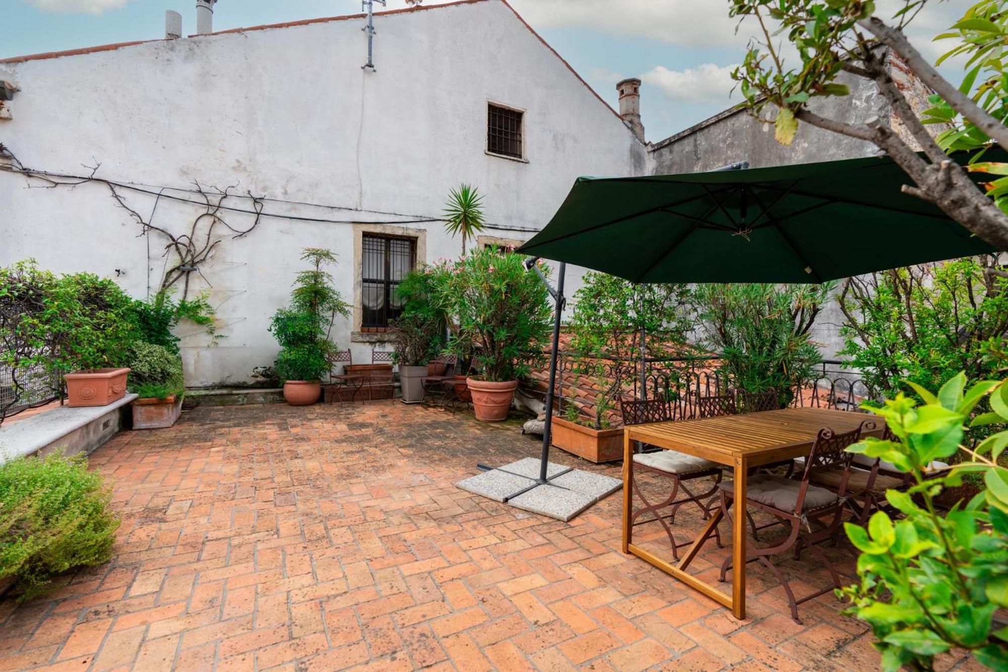 Ferienwohnung Terrazza Garibaldi By Postcardsfrom Verona Exterior foto